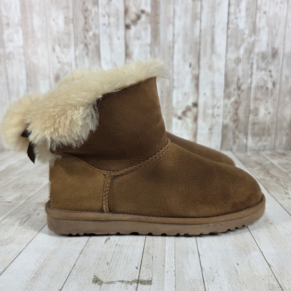 UGG Australia Kids Classic Bow Boots Brown Suede Sheepskin‎ Lined Size 6